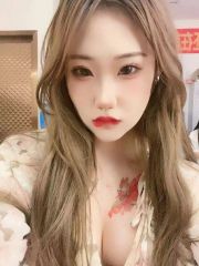 粉嫩美乳小妹